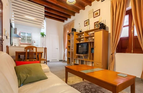San Julian Apartment | Sevilla center next to the church of San Luis
