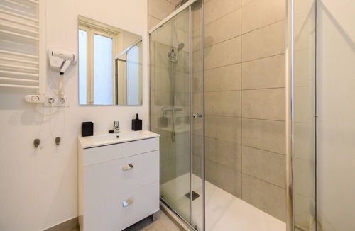 Centro Bed & Breakfast | Shanghai: room with comfort and shared areas Gran Vía-Madrid