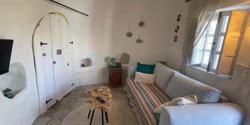 Nijar House | Solara, Private cave house with garden & plunge pool Níjar
