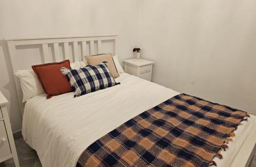 Pedro Salvador - Las Palmeritas House | Solo or Couple , Solo o Pareja
