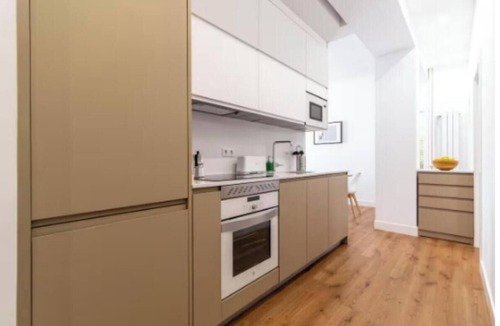 Atocha Apartment | Sophisticated 3-Bedroom Retreat on Paseo de Santa María de la Cabeza