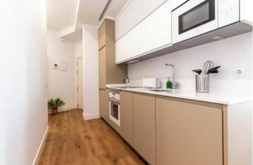 Atocha Apartment | Sophisticated 3-Bedroom Retreat on Paseo de Santa María de la Cabeza