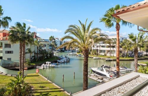 Sotogrande Apartment | Sotogrande Alboaire- Waterfront luxury 4 bedroom Apt in the Marina of Sotogrande