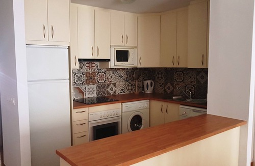 La Parata Apartment | South facing one bedroomapartment with WIFI & private parking