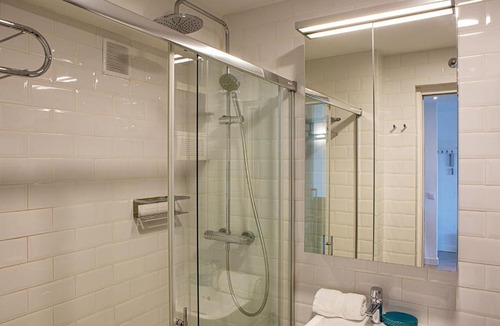 Cuatro Caminos Apartment | Spacious 2-Bedroom Flat next to Bernabeu Stadium