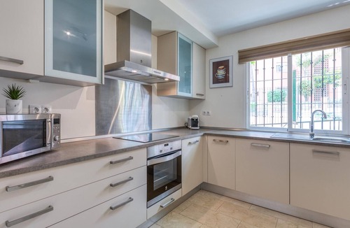 Estepona Apartment | Spacious 3-bedroom apartment, 2 pools, AC, Wifi, close to port and beaches in Estepona