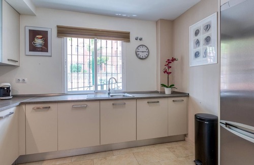 Estepona Apartment | Spacious 3-bedroom apartment, 2 pools, AC, Wifi, close to port and beaches in Estepona