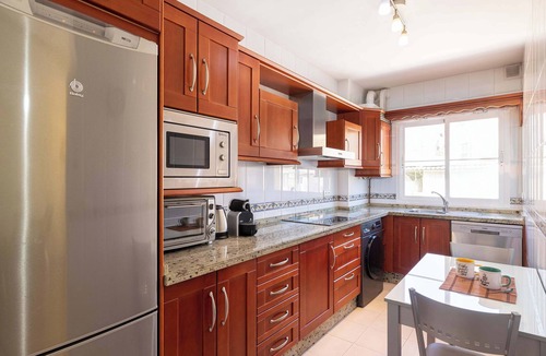 El Molinillo Apartment | Spacious 3-Bedroom Apartment in Málaga