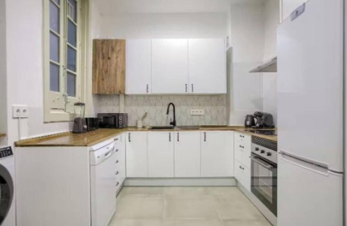 Carabanchel Apartment | Spacious 4-Bedroom Family Apartment in La Latina with Balconies & Luxury Comfort