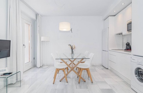 Centro - Sagrario Apartment | Spacious and modern Apartment with free parking in the heart of Granada 5