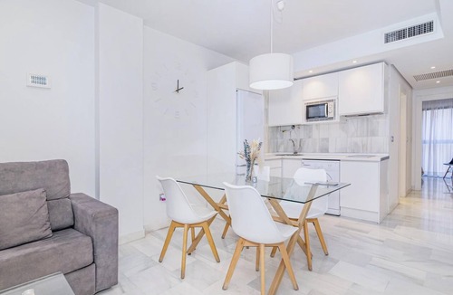 Centro - Sagrario Apartment | Spacious and modern Apartment with free parking in the heart of Granada 7