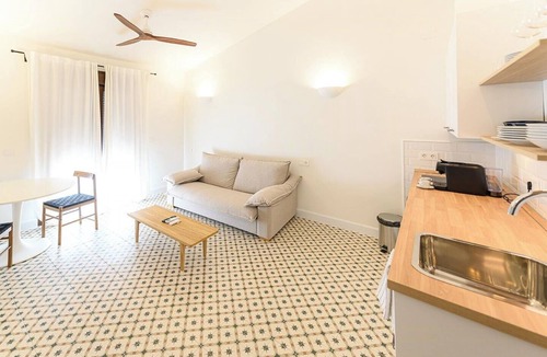 Baena Apartment | Spacious apartment with swimming pool near Córdoba