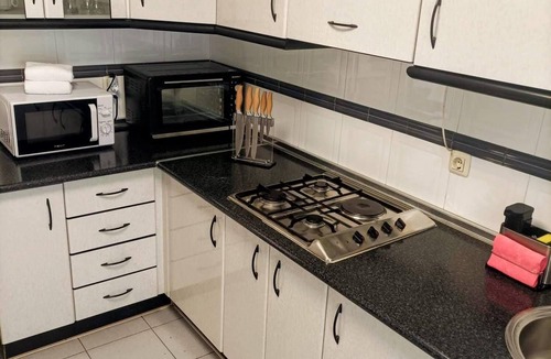 La Zubia Apartment | Spacious Apartment for 6 with Private Parking Near Granada