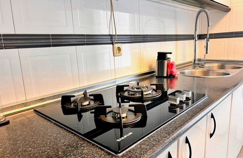 La Zubia Apartment | Spacious Apartment for 6 with Private Parking Near Granada