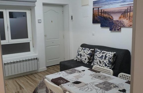 El Pilar Apartment | Spacious Apartment Madrid - Metro Barrio del Pilar