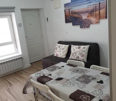 El Pilar Apartment | Spacious Apartment Madrid - Metro Barrio del Pilar
