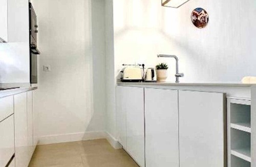 Puerto de la Duquesa Apartment | Spacious apartment with sea view in Luxury Resort