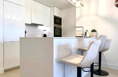 Puerto de la Duquesa Apartment | Spacious apartment with sea view in Luxury Resort