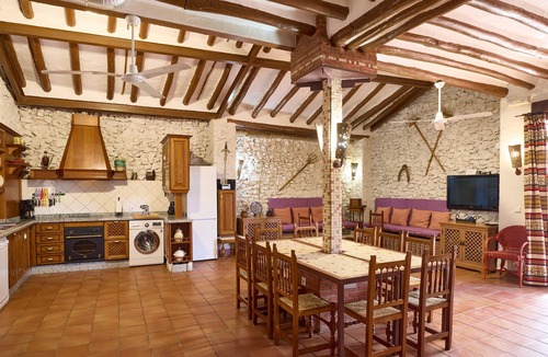 Lucena House | Spacious Cortijo in Lucena, Andalusia - 6 Bedrooms with Mountain Views