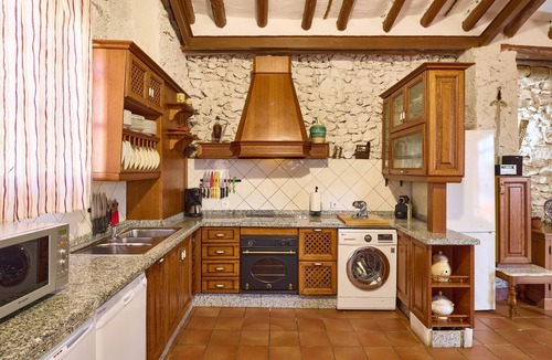 Lucena House | Spacious Cortijo in Lucena, Andalusia - 6 Bedrooms with Mountain Views