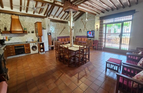 Lucena House | Spacious Cortijo in Lucena, Andalusia - 6 Bedrooms with Mountain Views