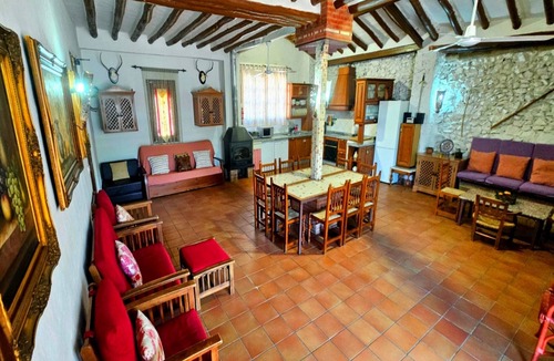 Lucena House | Spacious Cortijo in Lucena, Andalusia - 6 Bedrooms with Mountain Views