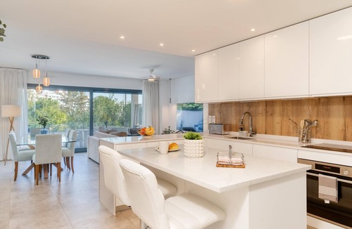 Estepona Apartment | Spacious flat near the sea with large terrace and garden.