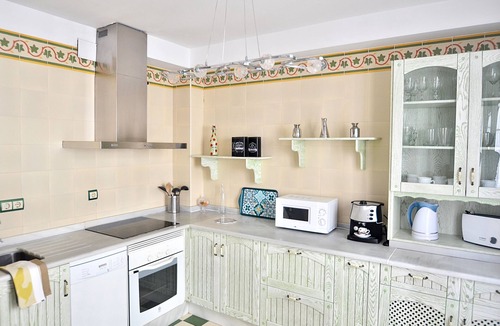 Beiro House | Spacious house for 6 persons, Granada Centre,private garage