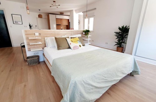 La Victoria Apartment | Spacious Loft, Parking Free M