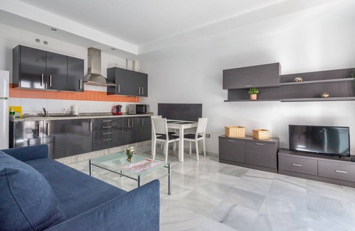 San Gil Apartment | Spacious new apartment near Macarena church
