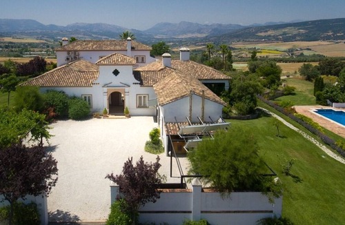 Arriate House | Spacious private villa with pool