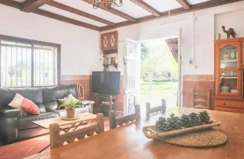 Guillena Villa | Spacious Villa in Guillena with Garden and Private Pool