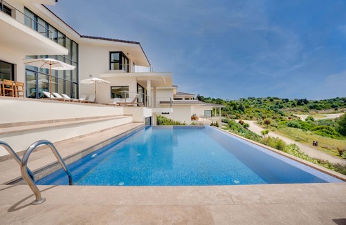 San Roque Villa | Spectacular luxurious villa with panoramic views