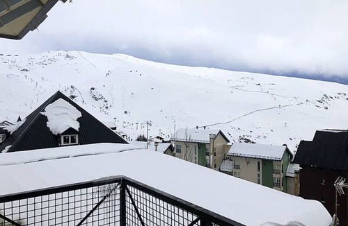 Pradollano Apartment | SPECTACULAR VIEWS NEXT TO THE TRACKS