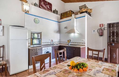 Prado del Rey House | Spend the vacation in this inviting cottage with magnificent mountain panorama.