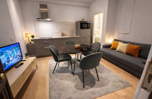 Las Acacias Apartment | Stay in Madrid for 5 guests