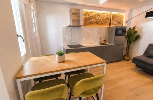 Las Acacias House | Stay Near El Rastro for 4