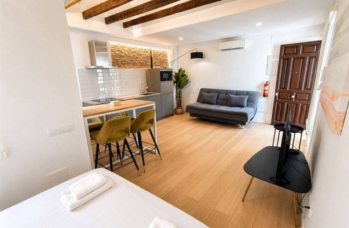 Las Acacias House | Stay Near El Rastro for 4