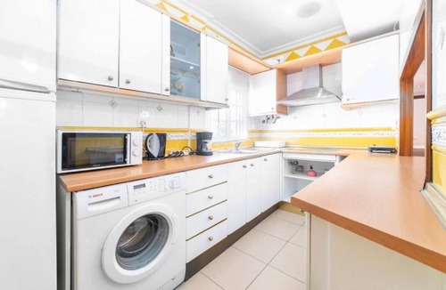 San Julian Apartment | Stay near Feria, Madrid