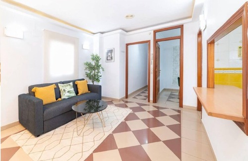 San Julian Apartment | Stay near Feria, Madrid