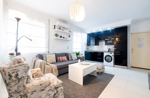 San Basilio Apartment | Steps from Alcazar & Mosque. Heart of St Basilio