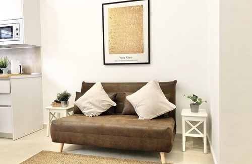 Los Tilos Apartment | Studio-Apartment-Ensuite with Shower-Street View-Estación Centro Vialia 2