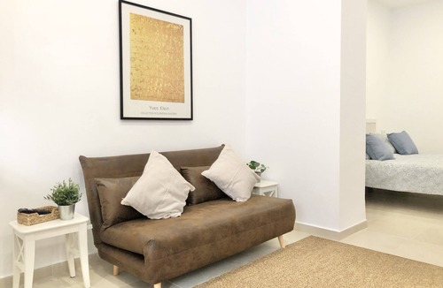 Los Tilos Apartment | Studio-Apartment-Ensuite with Shower-Street View-Estación Centro Vialia 2