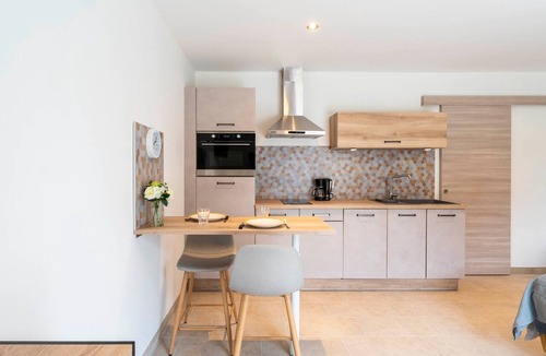 Beaucaire Apartment | Studio Apartment 'Marquet' with Shared Garden and Air Conditioning