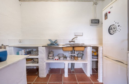 Torviscon Apartment | Studio 'Frida' with Mountain Views, Private Terrace and Wi-Fi