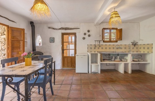 Orgiva Apartment | Studio 'Lucía' with Mountain Views, Private Terrace and Wi-Fi