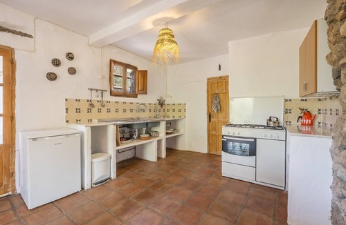 Orgiva Apartment | Studio 'Lucía' with Mountain Views, Private Terrace and Wi-Fi