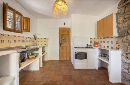 Orgiva Apartment | Studio 'Lucía' with Mountain Views, Private Terrace and Wi-Fi