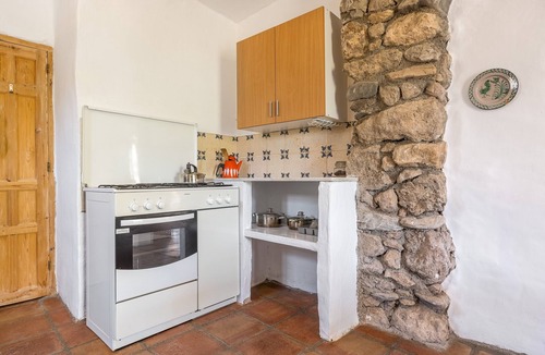 Orgiva Apartment | Studio 'Lucía' with Mountain Views, Private Terrace and Wi-Fi