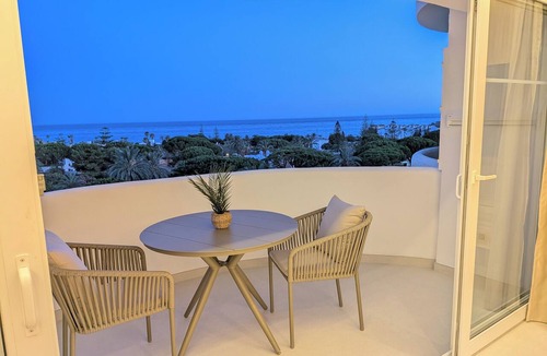 Urbanizacion Marbessa Apartment | Studio Rosé · South-facing terrace with ocean views – Marbella